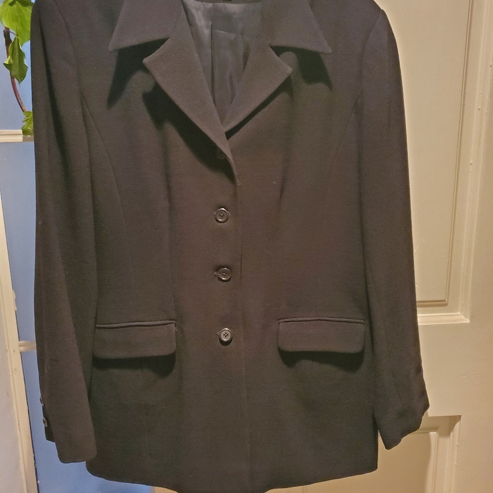 Womens beautiful black shaped for women pockets size large